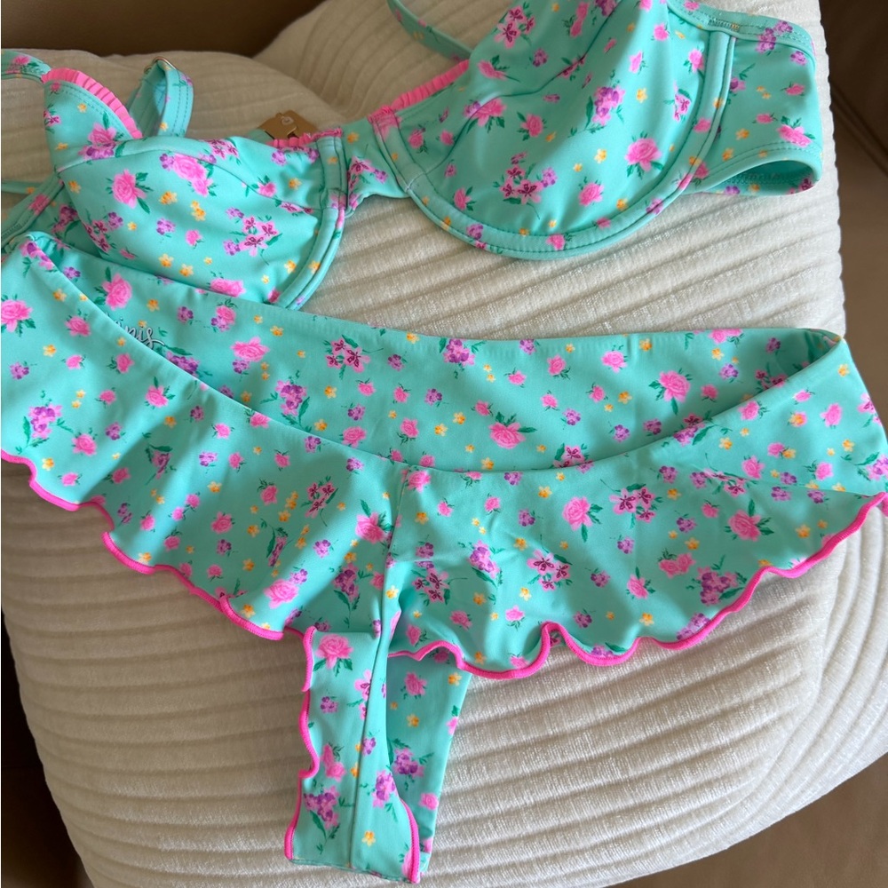 Kulani kinis Mint Floral Ruffled Bikini Set - Picture 2 of 2